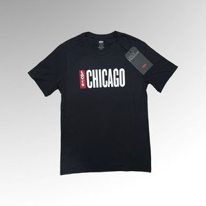 Levi’s Logo Chicago Tee 🏙️